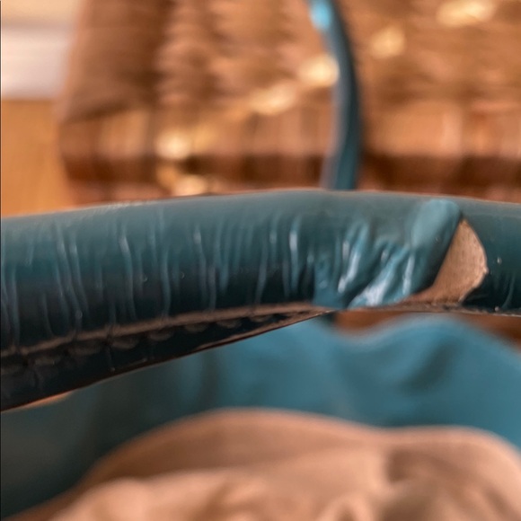 Sondra Roberts Teal & Red Cutout Tote Bags - Picture 14 of 16